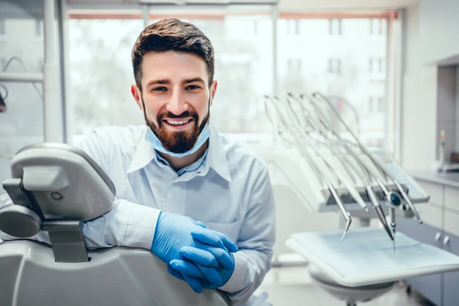 How Implant Dentists Personalize Treatment Plans For Each Patient